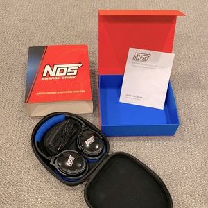 NWT! Wireless headphones with active noise cancellation and carrying case (Nos)